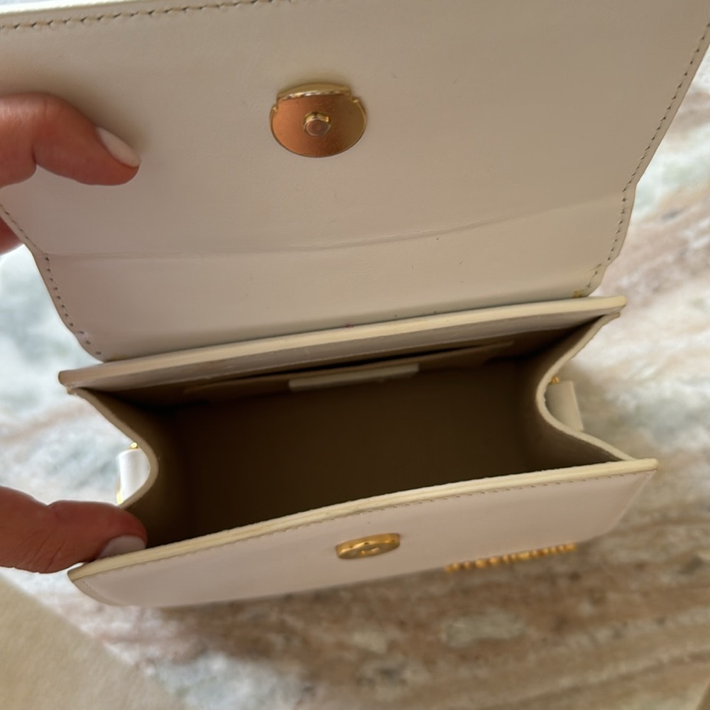 Authentic Jacquemus le Chiquito Moyen bag in white. *gently used* - Picture 3 of 3